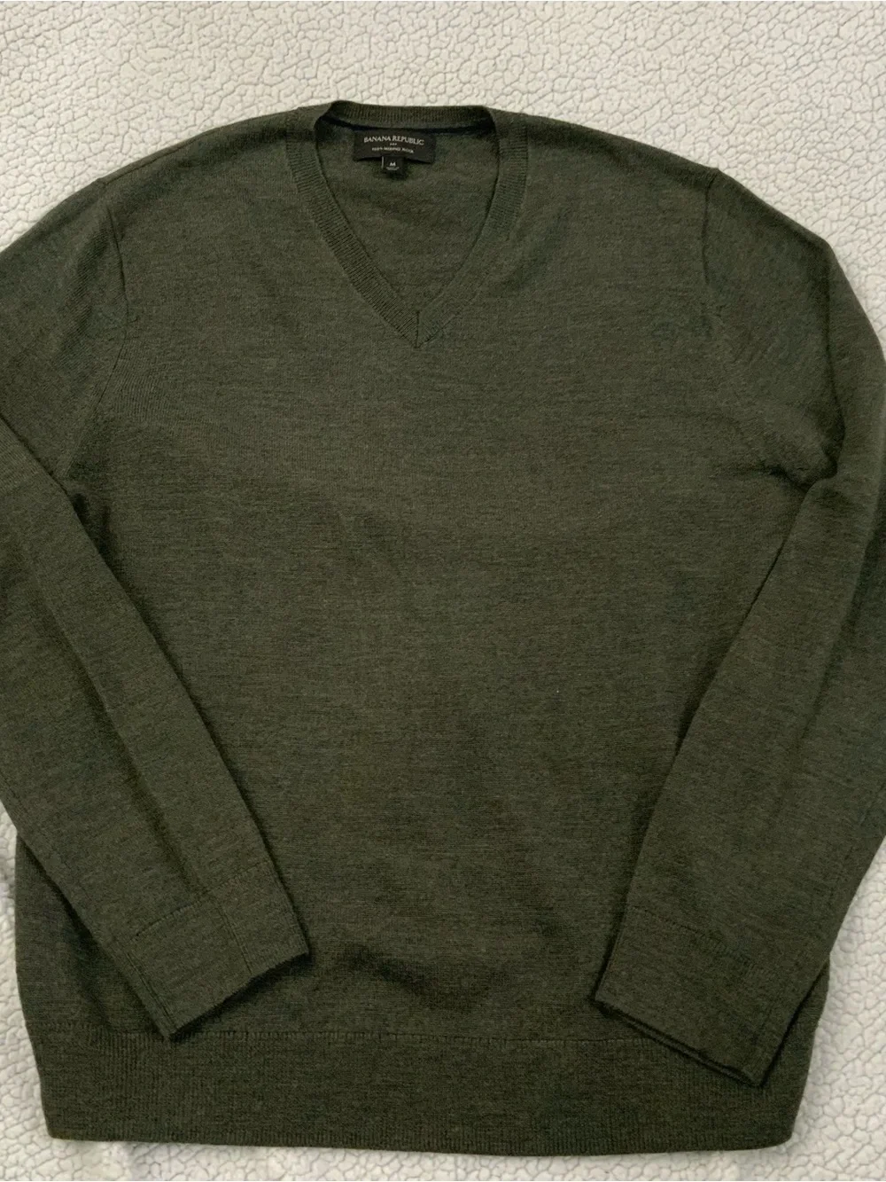 Banana Republic Mens Medium 100% Merino Wool Sweater V Neck Olive Green New
